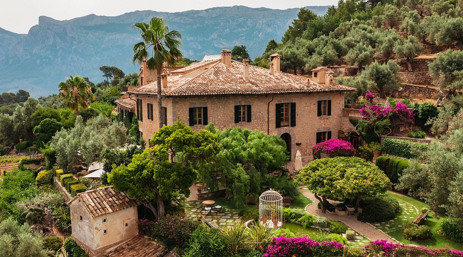 Ca’s Xorc luxury dinner show Marina Ibiza yacht charter nightlife