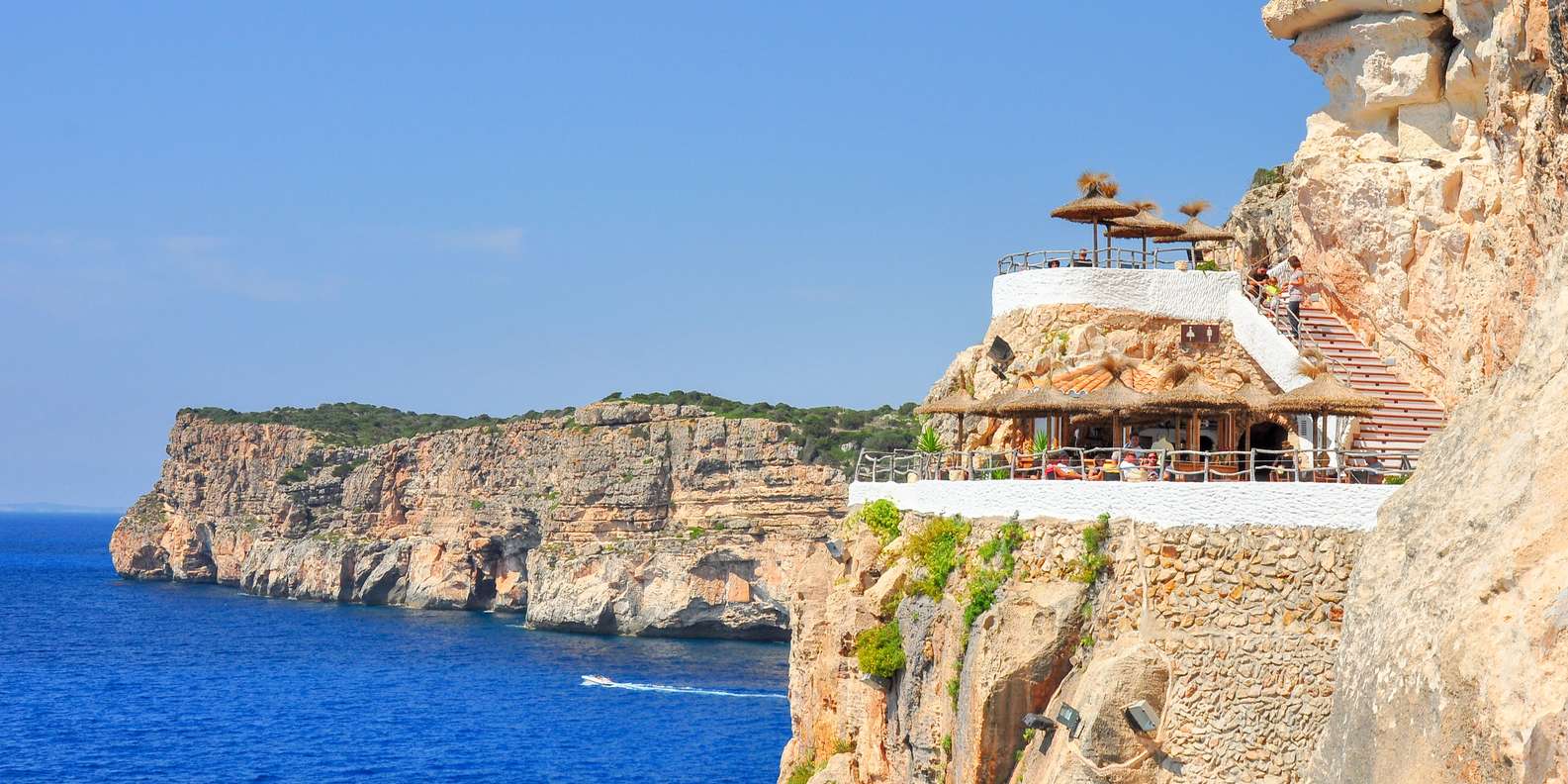 Cova d’en Xoroi luxury dinner show Marina Ibiza yacht charter nightlife