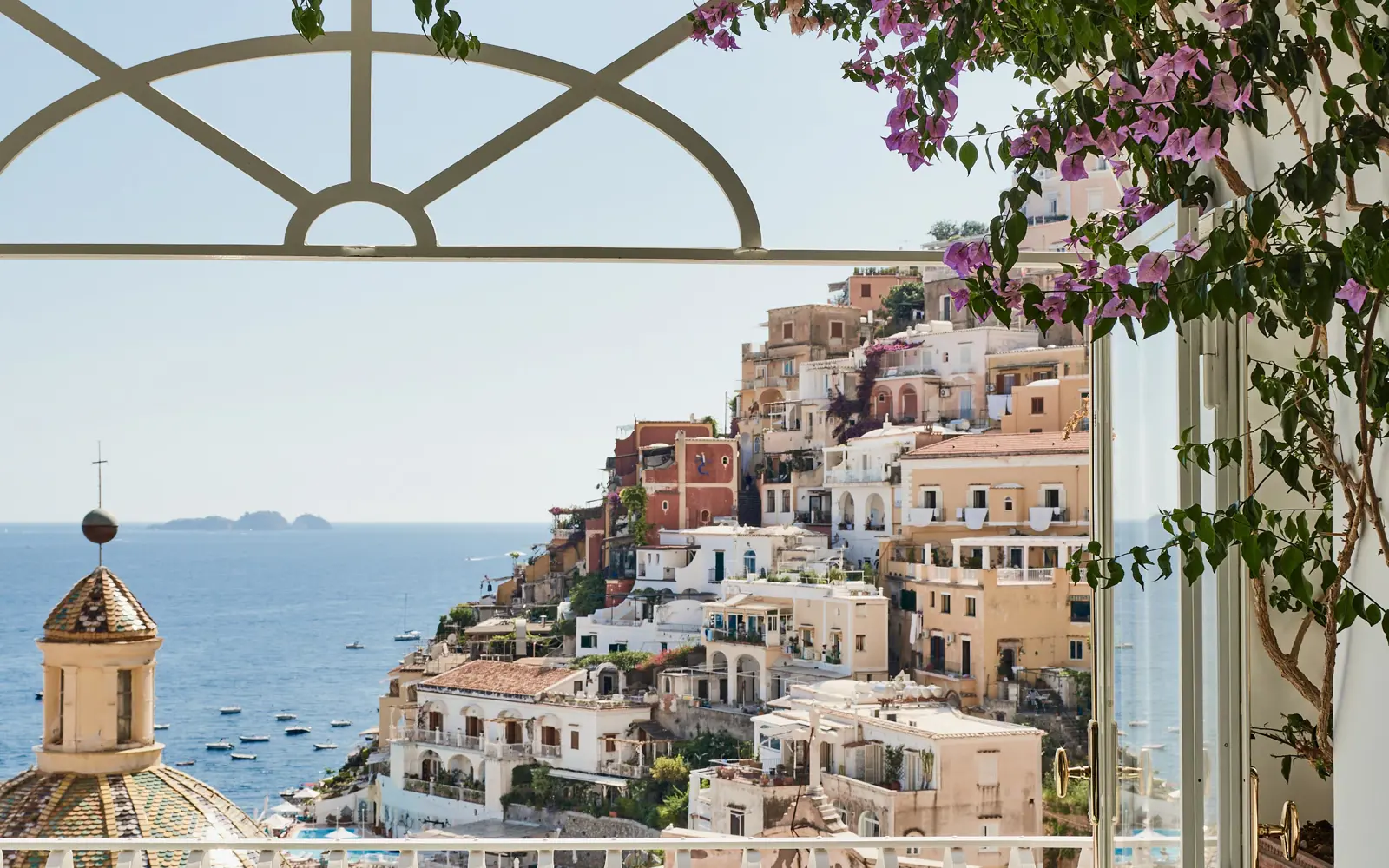 La Sponda restaurant with luxury yacht charter in background